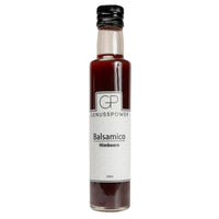 Schlanke Glasflasche Balsamico Himbeere von GenussPower mit 250 ml, tiefroter Inhalt, cremefarbenes Etikett und schwarzer Verschluss
