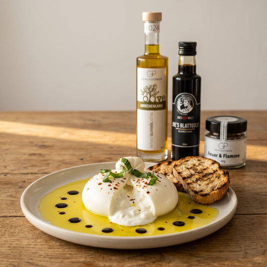 Burrata mit Blattgold — Flammenkuss