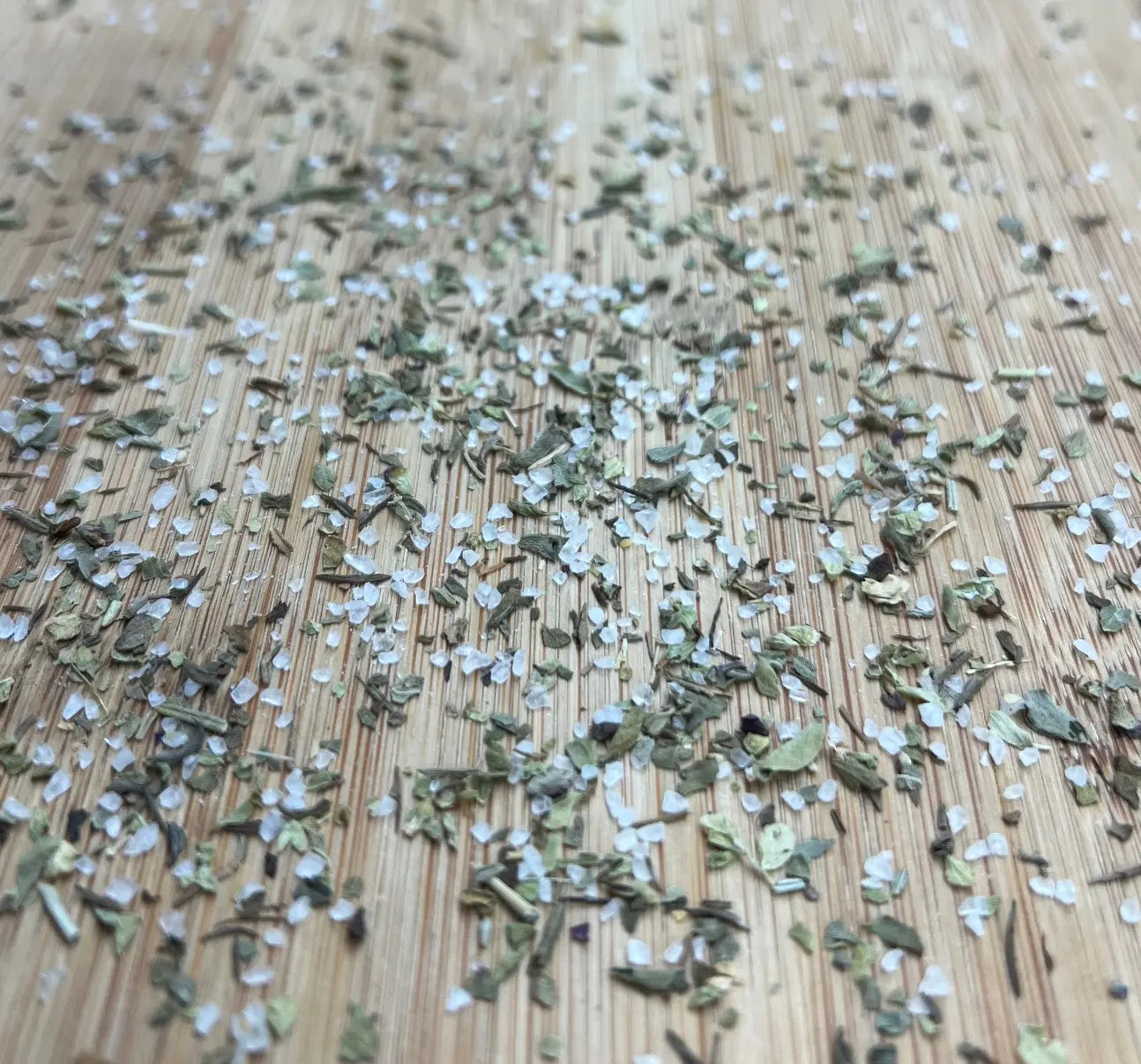 Kräuter Meersalz - Feines Meersalz verfeinert mit aromatischen Kräutern
