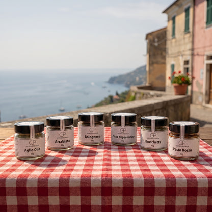 Kurzurlaub – die sechs Sorten des Sets auf dem Tisch einer italienischen Küche