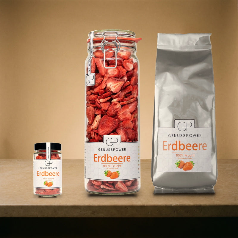 Erdbeeren in allen drei Größen nebeneinander